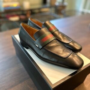 Gucci Web Accent Leather Dress Loafers, like new condition, never worn